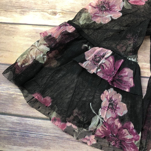 Boho Floral Top Size S Black Bell Sleeve - Picture 3 of 8